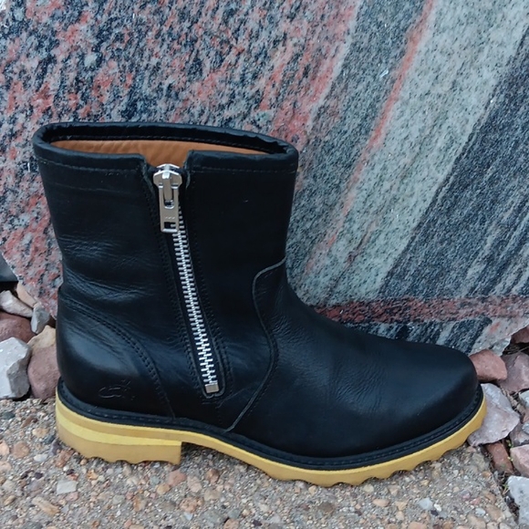 John Fluevog black leather side zip ankle boots womens sz